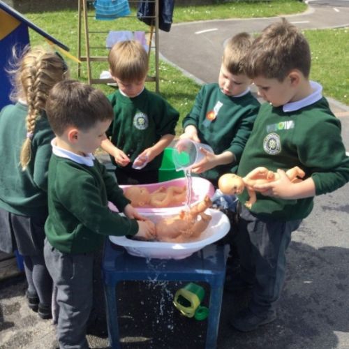 Apple Class children have been enthusiastically engrossed in their learning about washing clothes and bathing babies in our Communication and Language area.
