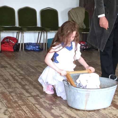 Kent Life Trip in Victorian costumes to experience life as a child during the reign of Queen Victoria.